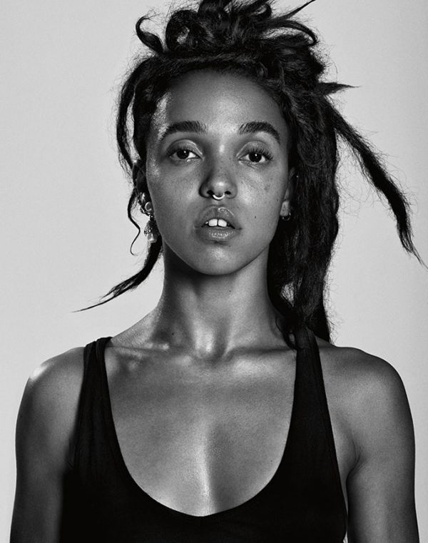 fka-twigs-paper-magazine-october-2015-cover-photoshoot05.jpg (61.19 Kb)