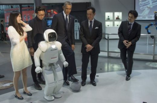 president-barack-obama-plays-football-hondas-humanoid-robot-asimo-state-visit-japan-650x429.jpg (27.38 Kb)