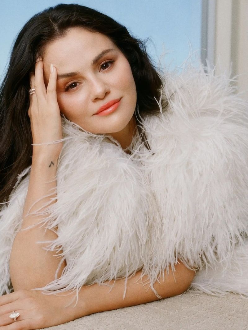 selena1_c71f6323.jpeg (108.46 Kb)
