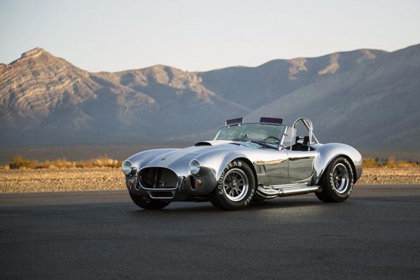 shelby-american-predstavil-yubilejnyj-50th-anniversary-427-cobra-01.jpg (31.12 Kb)