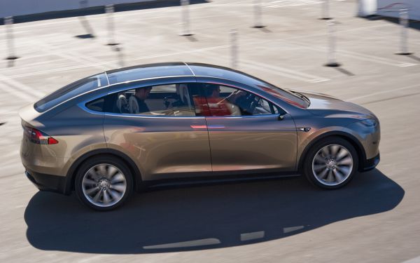 tesla-model-x-side-view-in-motion.jpg (32.54 Kb)