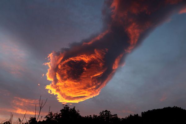 unusual-cloud-formation-fist-hand-of-god-portugal-3.jpg (22.91 Kb)