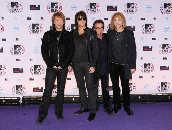 26_mtveuropemusicawards2010arrivalsoshqenupilgl.jpg (96.28 Kb) 26_mtveuropemusicawards2010arrivalsoshqenupilgl.jpg (96.28 Kb)