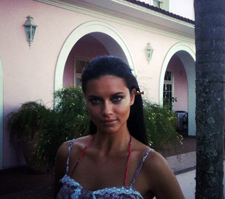 adriana-lima-vogue-brazile-0212-1.jpg (151.71 Kb)