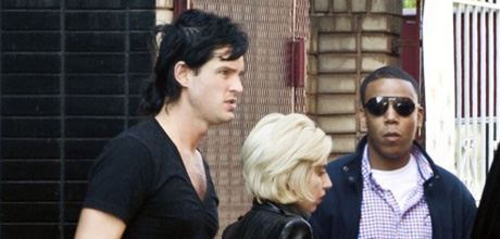 ladygaga0925v03.jpg (55.81 Kb)